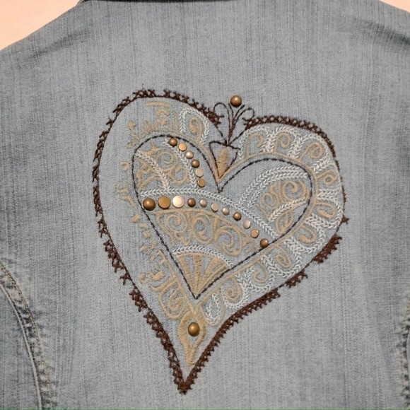 Chico's Platinum SZ 1 Blue Jean Denim Jacket Pockets Buttons Embroidered Back - Picture 7 of 8